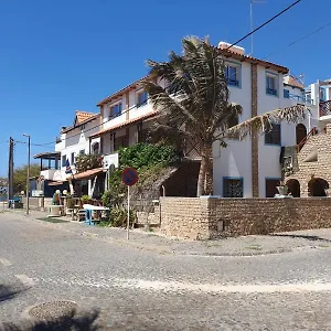  Couette-café Pensao Alcinda Bettencourt 100 Meters To The Beachfront